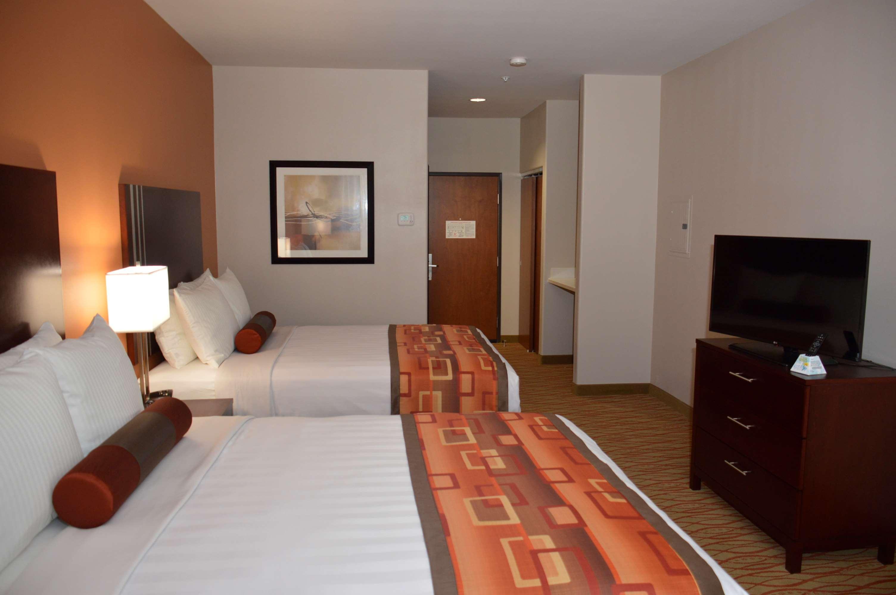Best Western Plus Spring Inn & Suites Εξωτερικό φωτογραφία