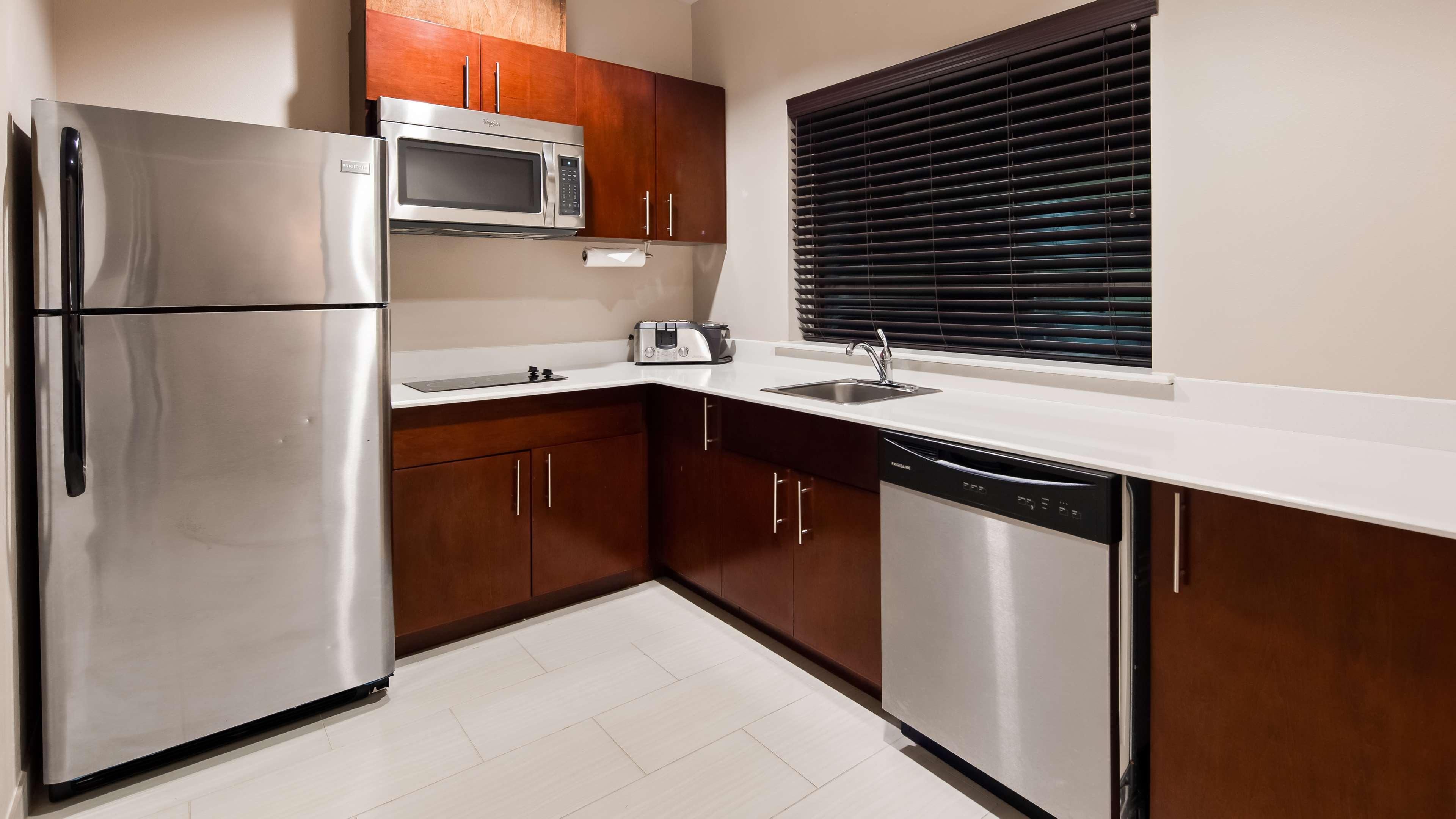 Best Western Plus Spring Inn & Suites Εξωτερικό φωτογραφία