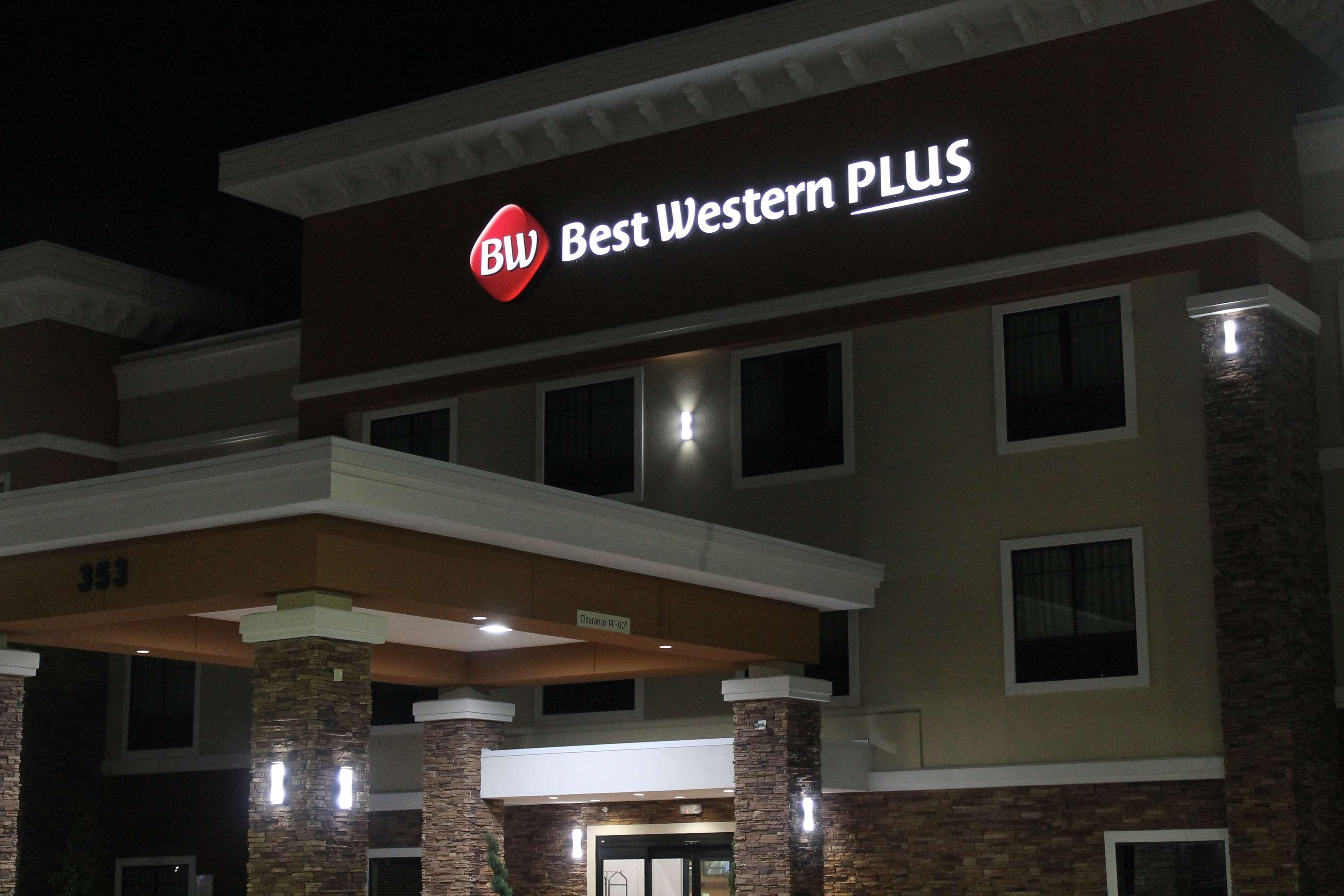 Best Western Plus Spring Inn & Suites Εξωτερικό φωτογραφία